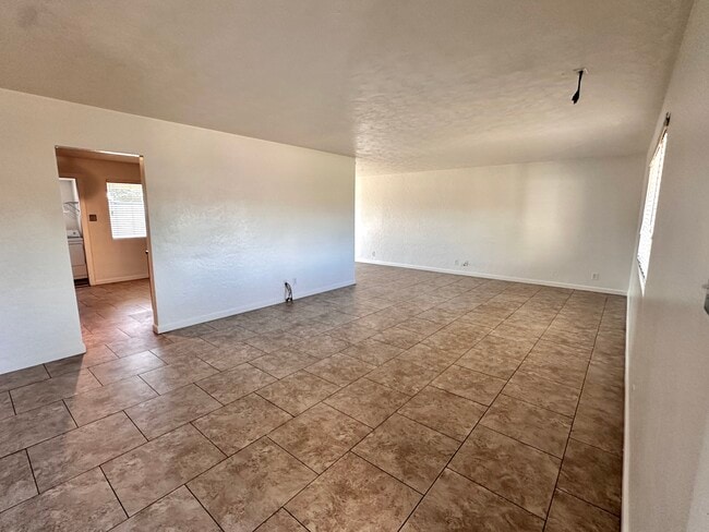 Photo - 1351 W 10th St