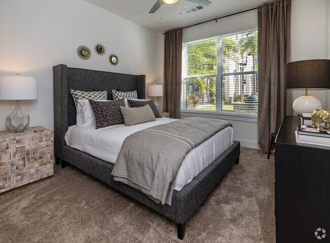 1BR, 1BA - 720SF -Bedroom