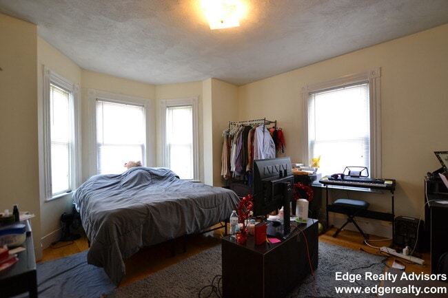 Photo - 272 Crescent St Unidad 2