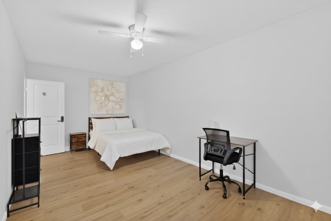 Photo - 404 Nottingham Dr