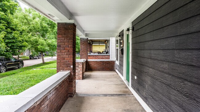 Photo - 1852 Singleton St