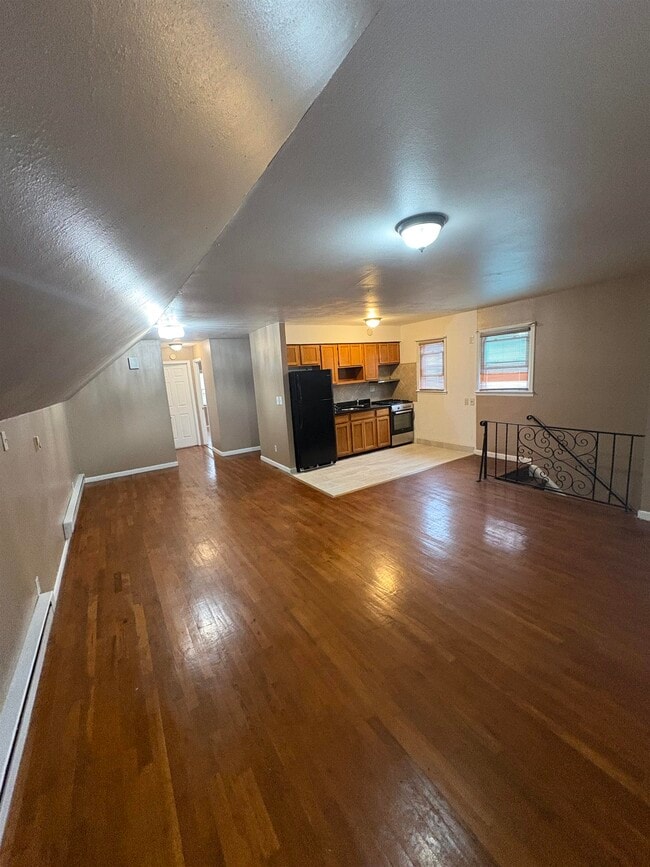 Building Photo - 36 Pinecrest Rd Unit 2