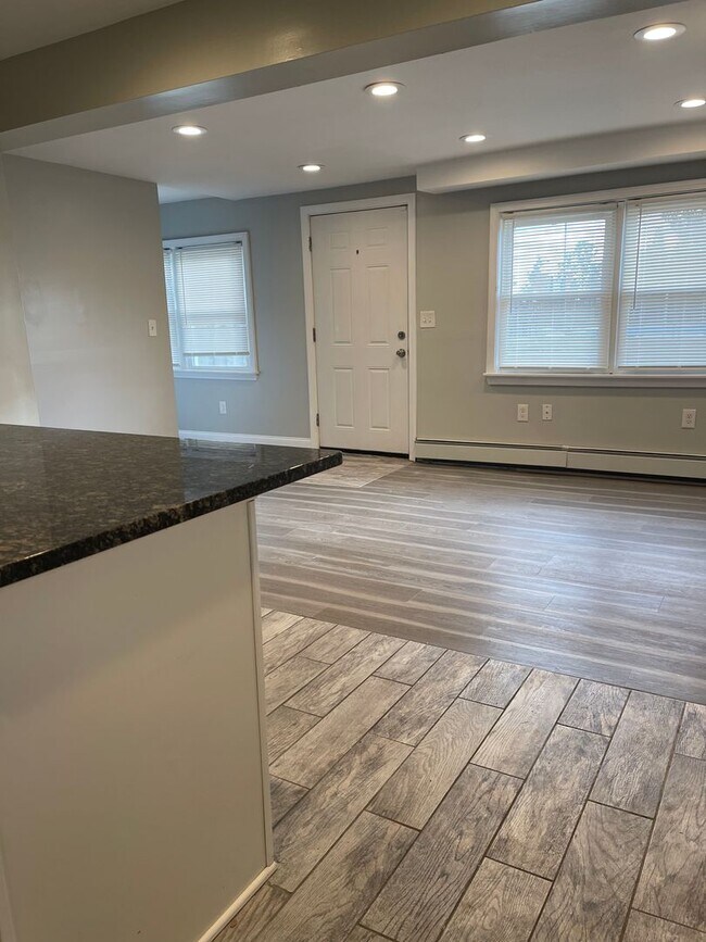 Photo - 1559 Smith St Unit #2