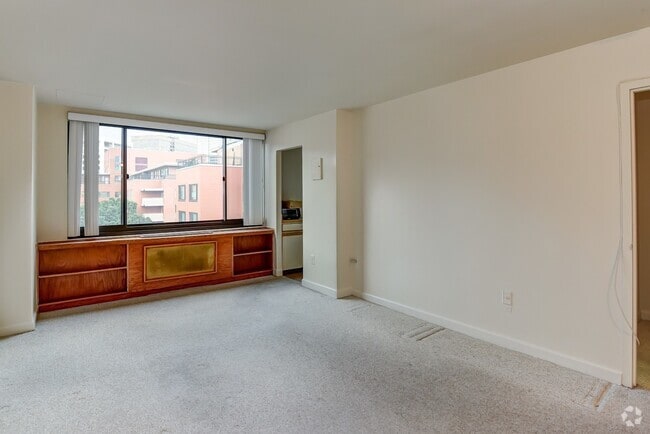 Building Photo - Spacious & Bright Studio at River Place East Rental