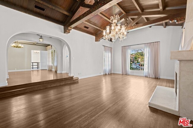 Photo - 208 S Rodeo Dr