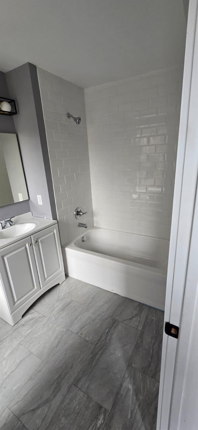 Photo - 194 Chambers St