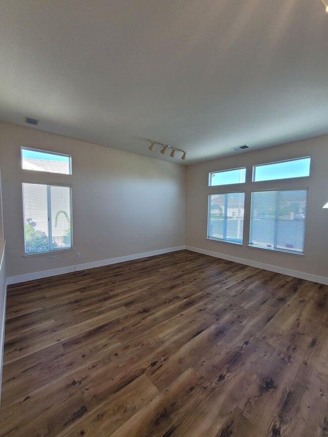 Photo - Stunning 2-Bed, 2.5-Bath Entertainer's Gem in Gated Summerset I