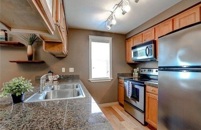 Building Photo - 121 Stewart St Unit 2108