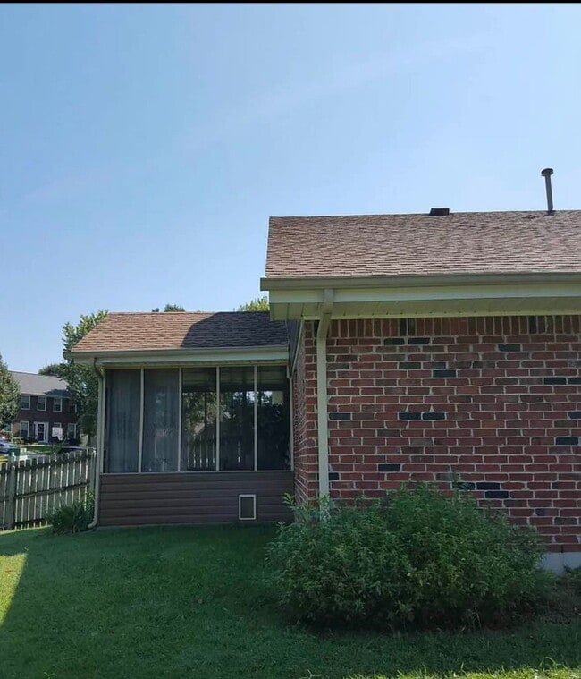 Photo - Knoxville 37922 - 3 bedroom, 2 bath home - Contact Susan Niedergeses (865) 300-4722