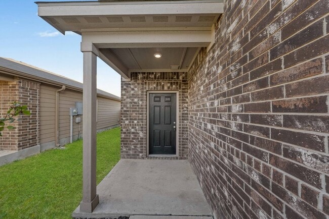 Spacious 3-Bed Townhome with Garage & Fenced Yard in New Braunfels – 1,920 Sq Ft!