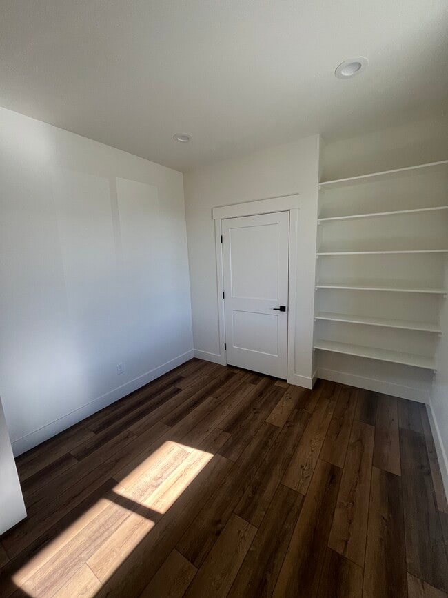 Photo - 343 Poppy St