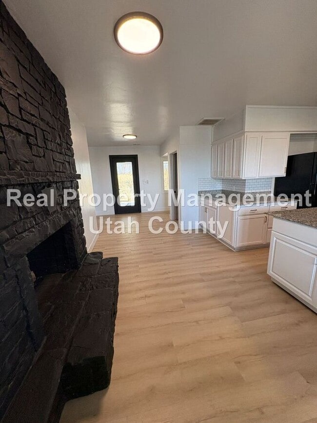 Building Photo - 9580 N Cyn Rd Rental