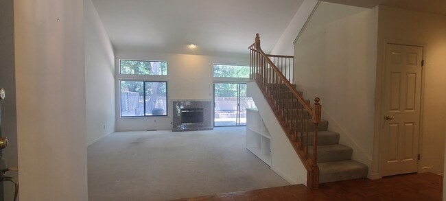 Photo - 211 Kingswood Ct