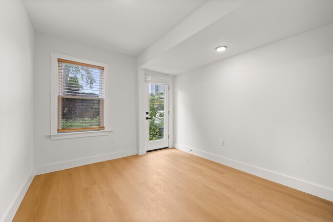 Photo - 14 Westervelt Pl Unit 1
