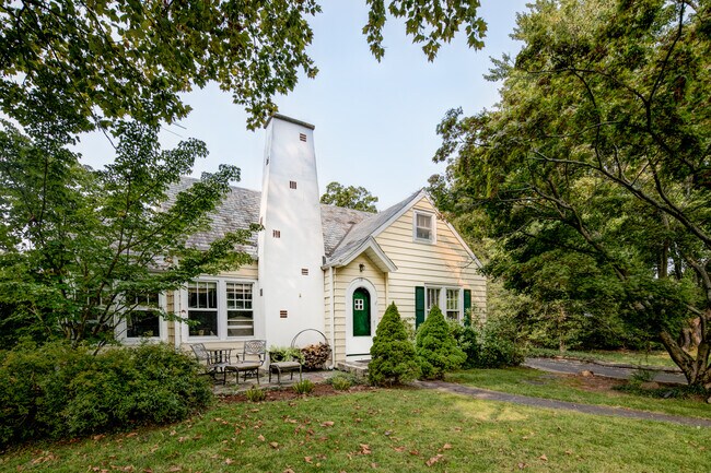 Photo - 10 Valley View Ave