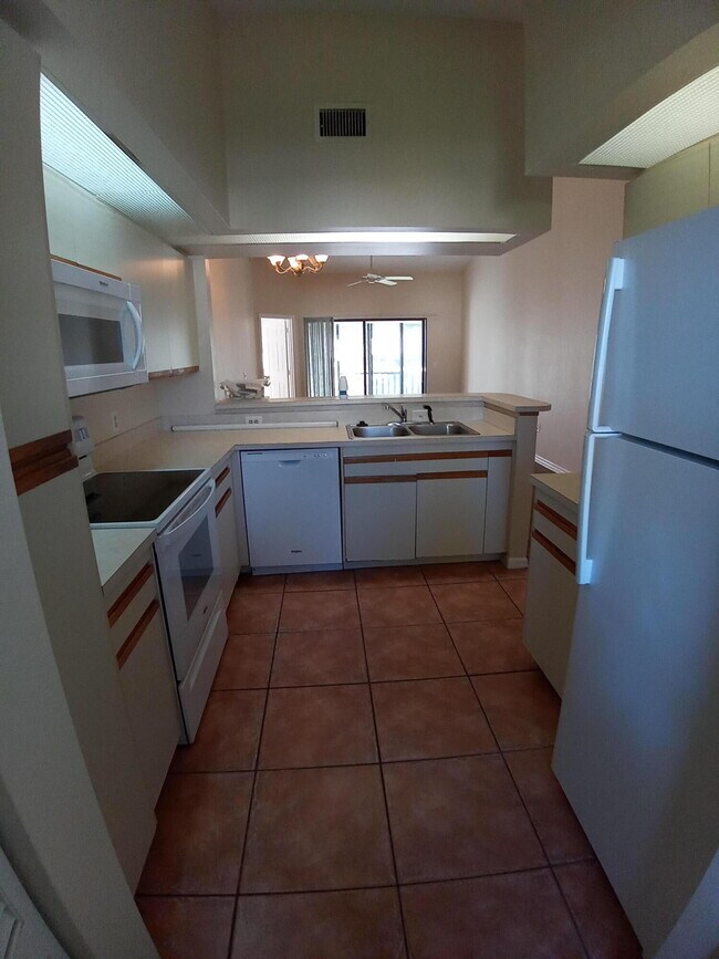 Photo - 1237 Country Club Dr