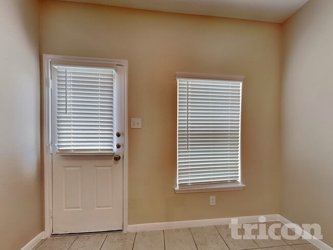 Photo - 536 Red Dusk Paint Dr