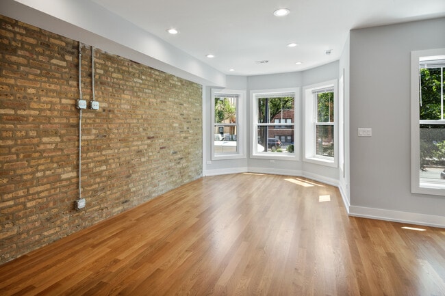 Building Photo - 4624 N Ashland Ave Unit 01S