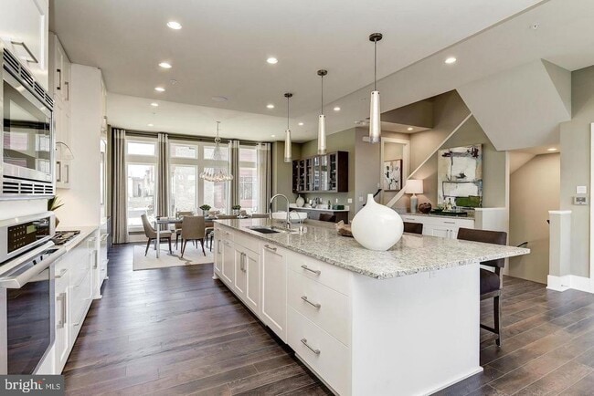 Photo - 5318 Merriam St