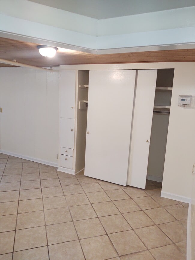 Building cabinet drawers and walk-in closets - 717 W S St Unit 8