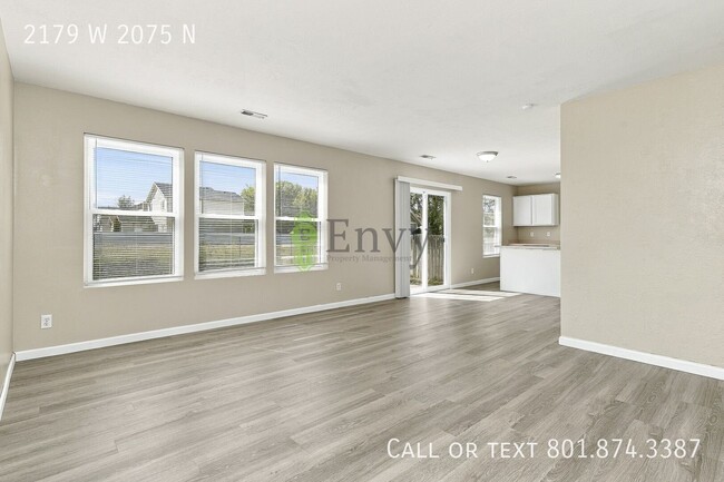 2179 W 2075 N