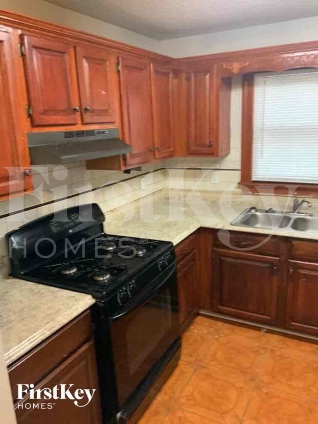 Photo - 1395 Oakengate Dr