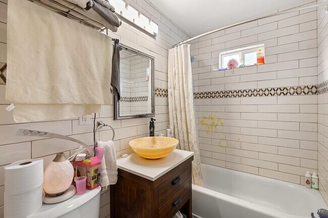 Bath - 1301 Coal Ave SW Unit 1301 Coal Ave SW