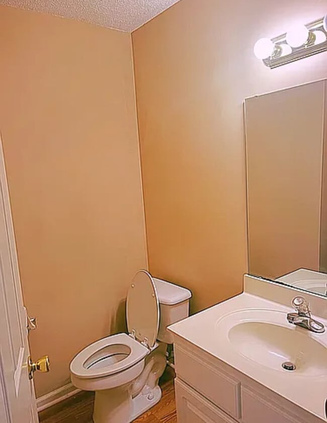 Photo - 21899 Williamsburg Dr