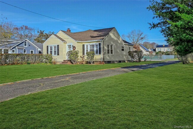 Photo - 425 Old Shipyard Ln