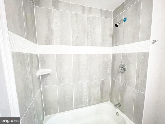 Photo - 520 W 38th St