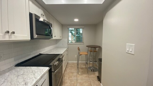 Photo - Beautiful Condo Fully Remodeled!! Close to Beaches! West of the Trail!! Unidad 210