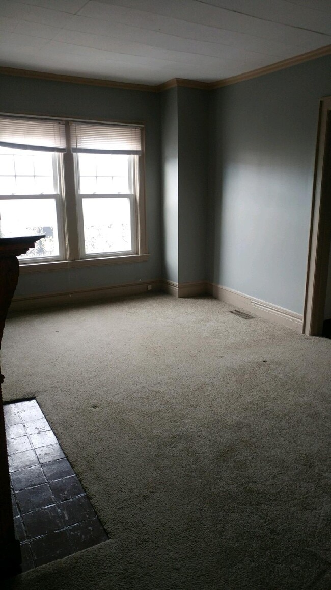 Living Room - 734 Auburn Ave Unit 734 #4