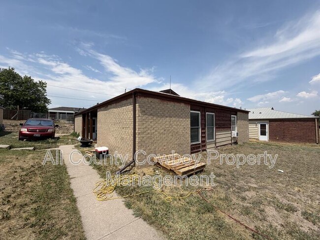 Photo - 140 S Cribbon Ave