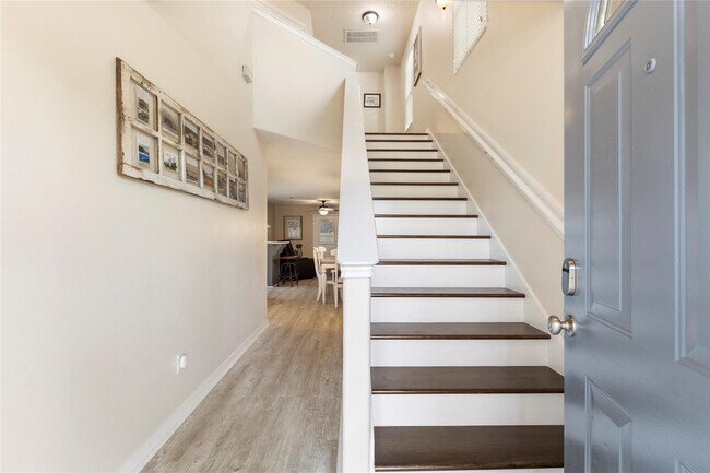 Photo - 207 Foster St