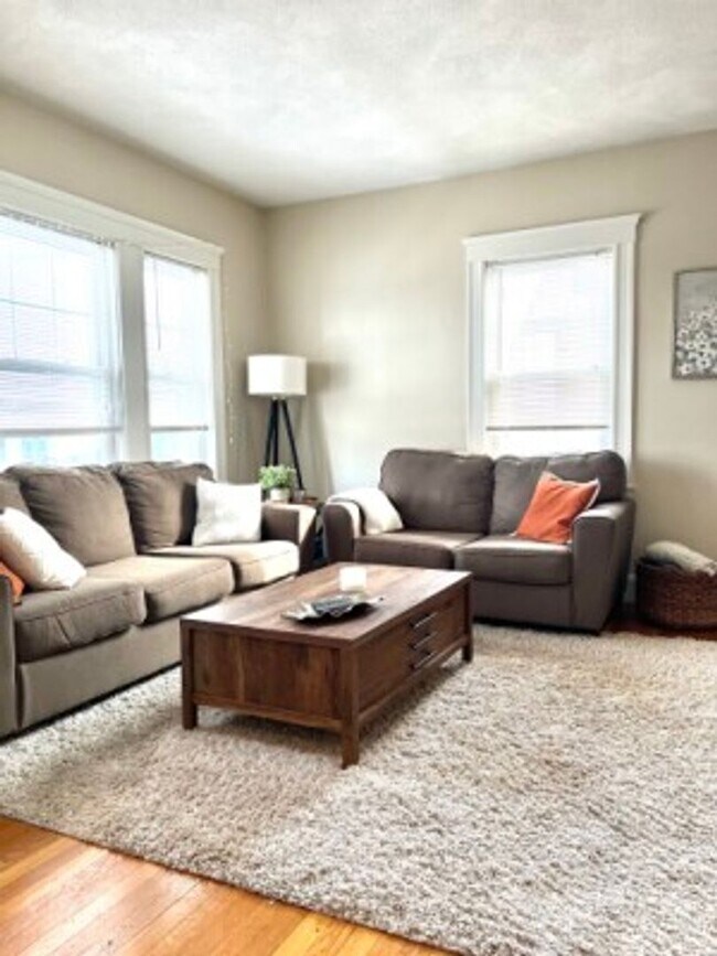 Photo - AVAILABLE SEPTEMBER 1ST - Beautiful, Spacious and Renovated Brighton/Oak Square 3 Bed Duplex. NO...