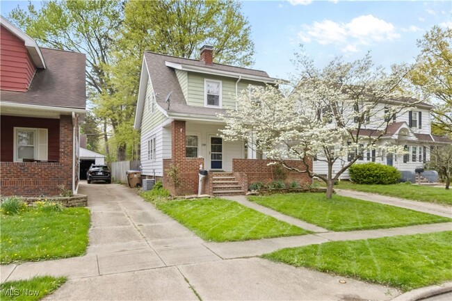 Photo - 2580 Whitelaw St House