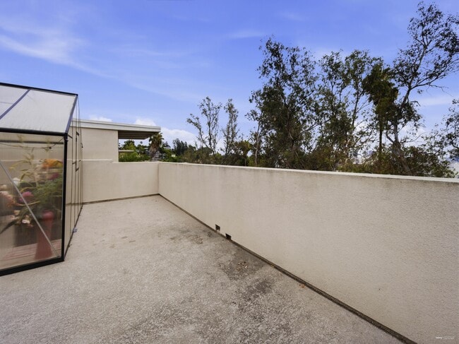 Photo - 2111 N Cahuenga Blvd