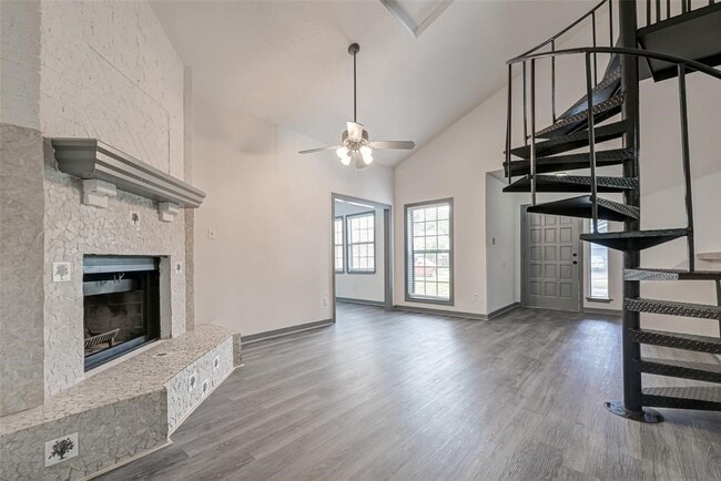 Photo - 940 Somercotes Ln