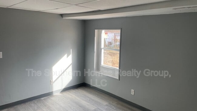 Photo - 303 S Oak St