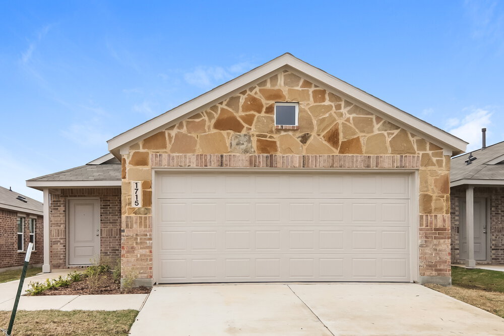 Photo - 1715 Crossbill St