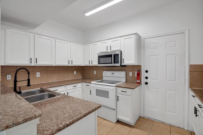 Photo - 6933 Liverpool St