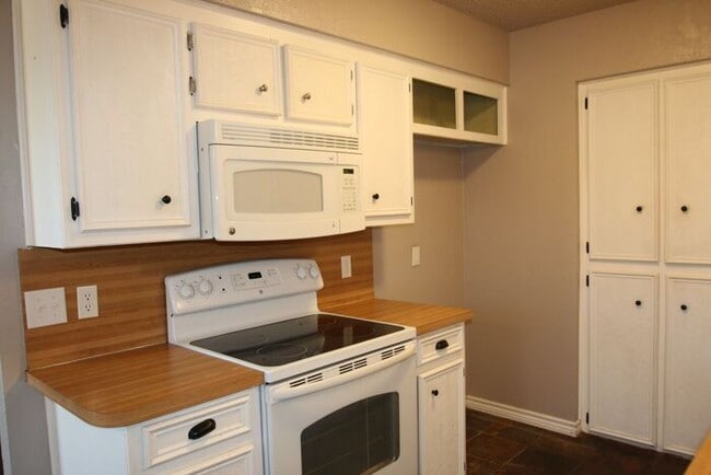 Photo - Cozy 3/2 Burleson Charmer | Wood-Burning Fireplace | 2-Car Garage | Pet-Friendly