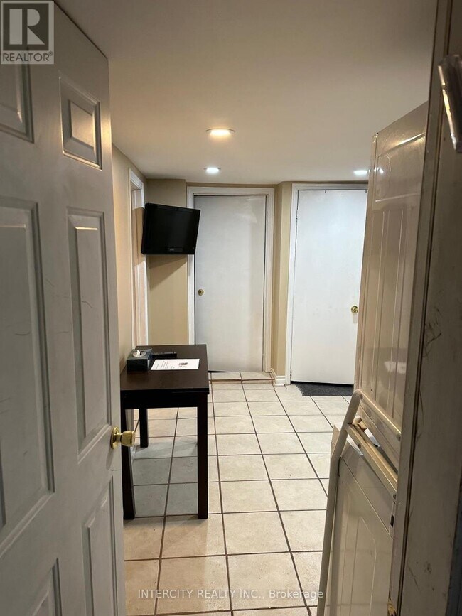 222 Combe Ave