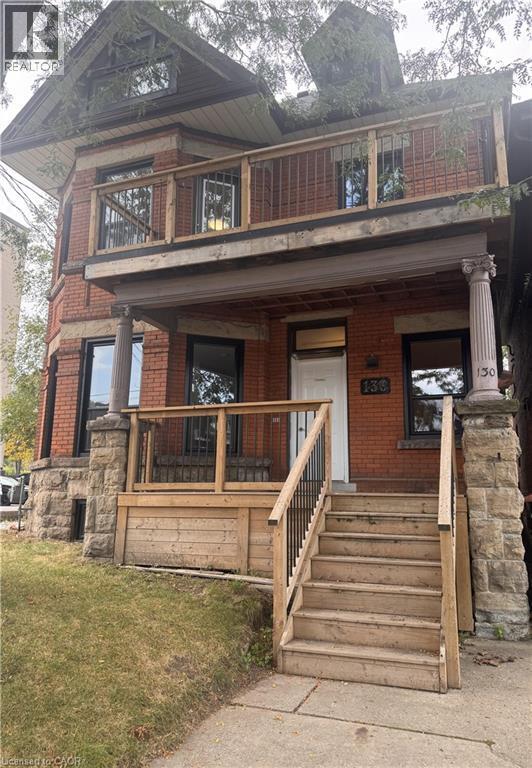 Photo - 130 Wellington St S