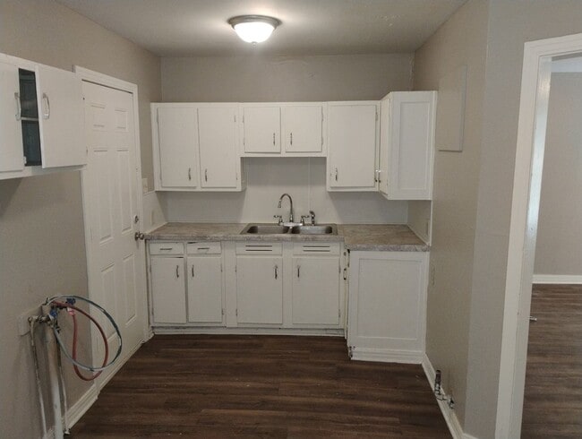 Building Photo - 163 Hubbard Unit 163 Hubbard