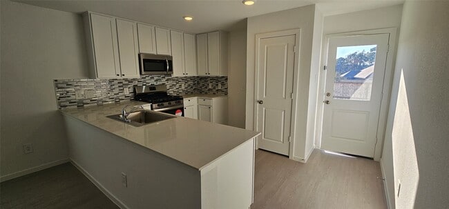 Photo - 722 Falling Cave Dr