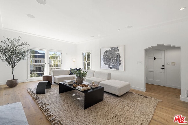 Photo - 1064 S Alfred St