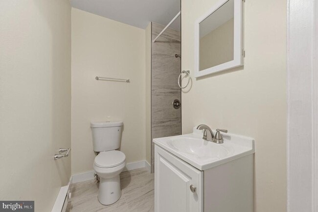 Photo - 109 W Queen Ln Unit 1R