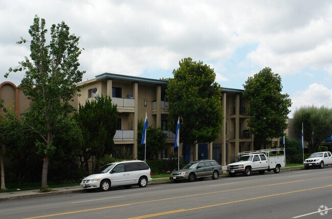 Photo - 21736 Roscoe Blvd