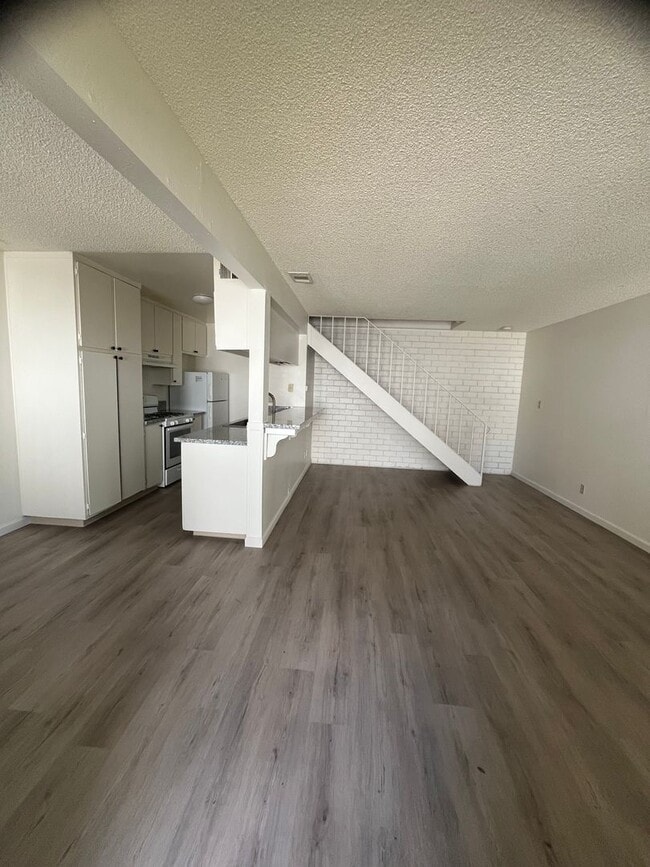 Building Photo - Beautiful Updated Townhome in North Davis